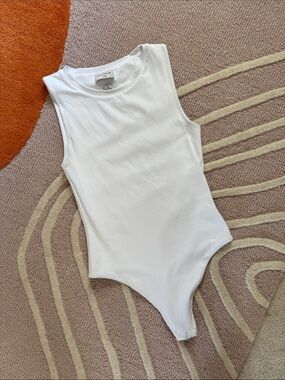 Aritzia Original Contour Crew Bodysuit
